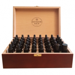 Coffret rempli en bois couleur acajou avec 38 élixirs + 2 sprays Les Fleurs de Bach